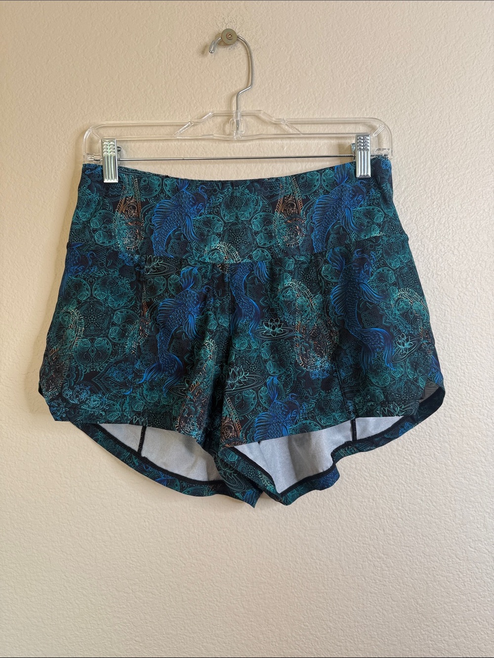Constantly Varied Gear shorts women’s small Teal and Navy Printed Athletic